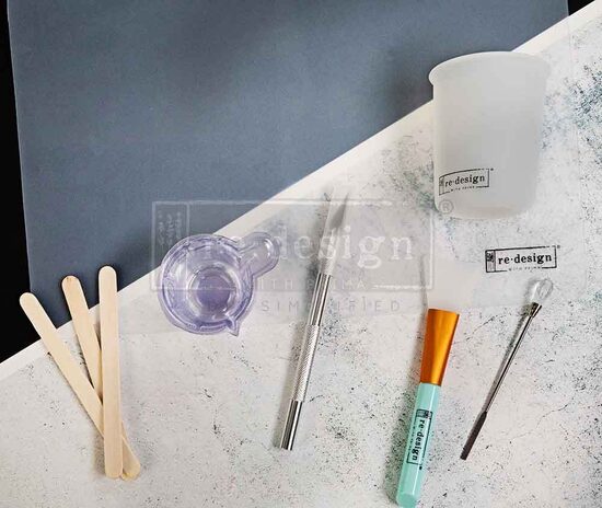 Instrumentu komplekts darbam ar šķidro plastiku